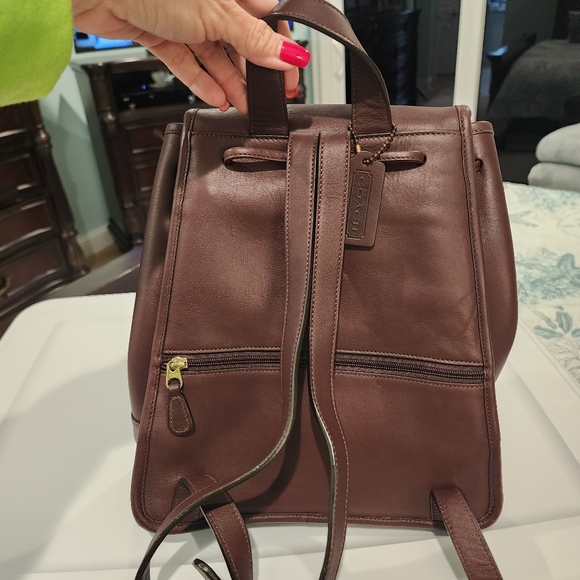 VINTAGE COACH DARK BROWN SOFT LEATHER DAY BACKPACK, EXCELLENT USED CONDITION - Picture 2 of 13